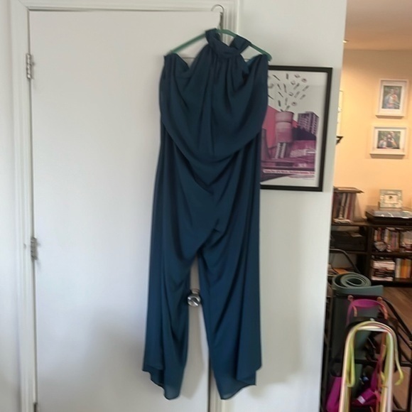 Emerald green sleeveless jumpsuit - Picture 1 of 2